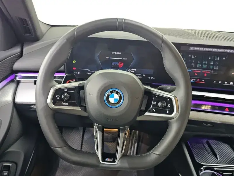 2025 BMW i5 с пробегом 44 263 км