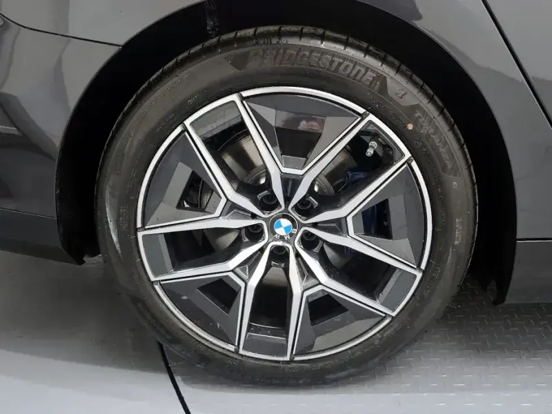 2025 BMW i5 с пробегом 1 015 км