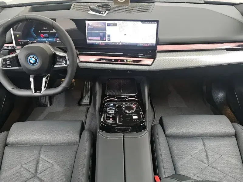 2025 BMW i5 с пробегом 1 015 км
