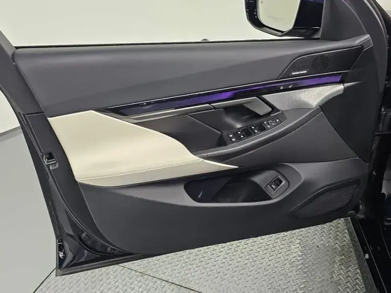 2025 BMW i5 с пробегом 44 263 км
