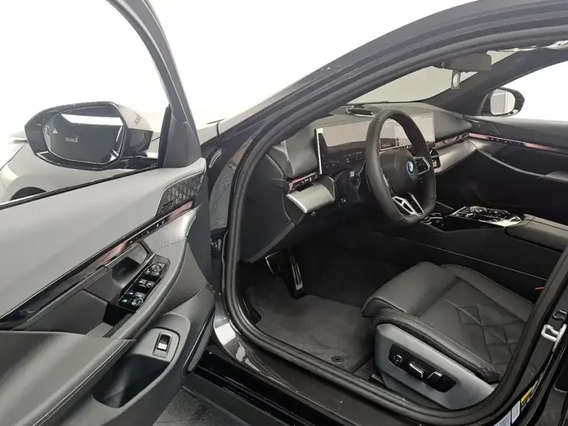 2025 BMW i5 с пробегом 1 015 км