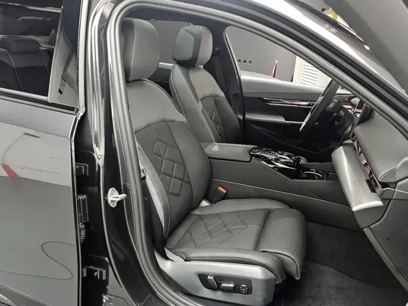 2025 BMW i5 с пробегом 1 015 км