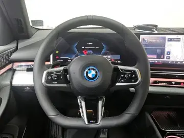 2025 BMW i5 с пробегом 1 015 км