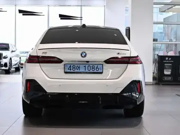 2023 BMW i5 с пробегом 35 386 км