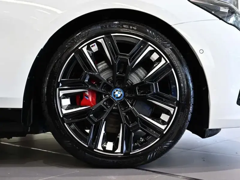 2023 BMW i5 с пробегом 35 386 км