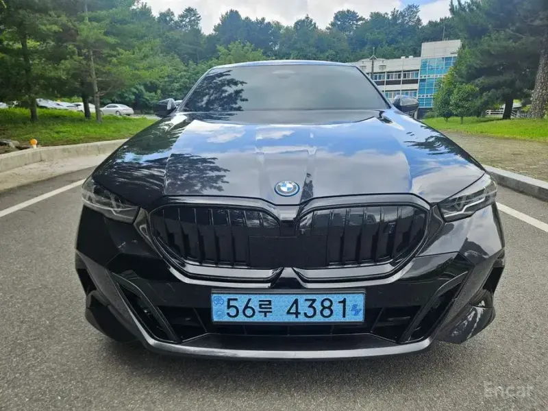 2025 BMW i5 с пробегом 9 500 км