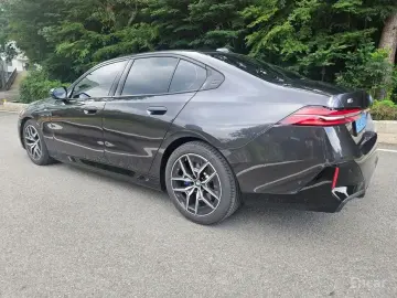 2025 BMW i5 с пробегом 9 500 км