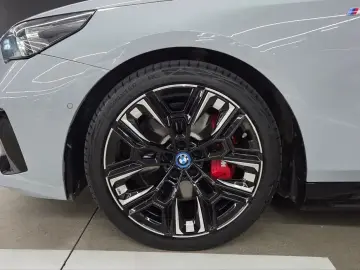 2024 BMW i5 с пробегом 21 700 км