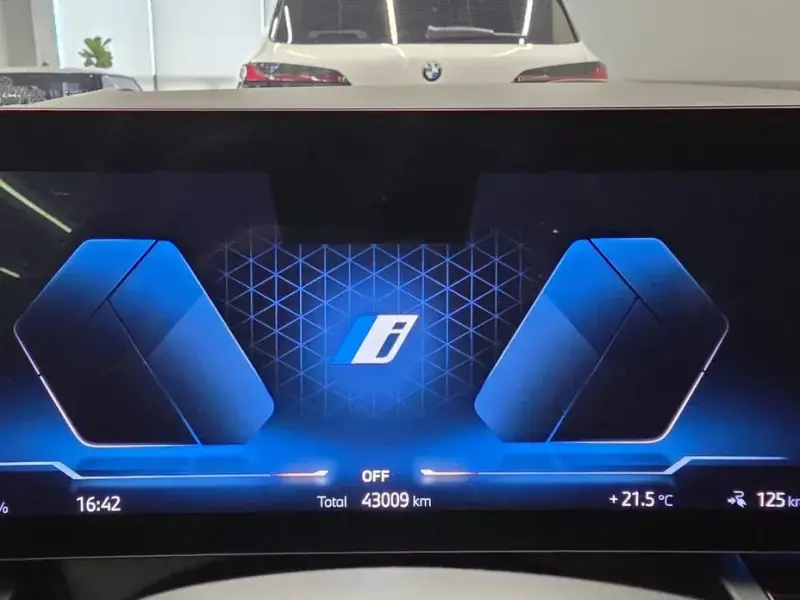 2024 BMW i5 с пробегом 42 976 км