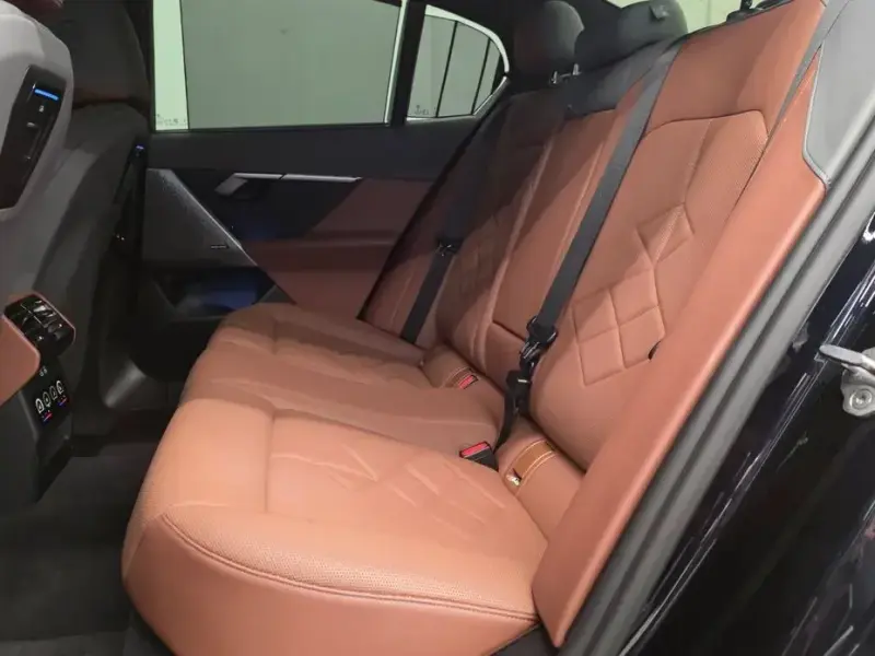 2024 BMW i5 с пробегом 42 976 км