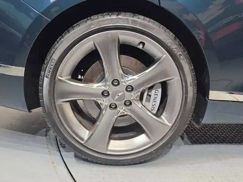 2023 Genesis G80 с пробегом 37 458 км
