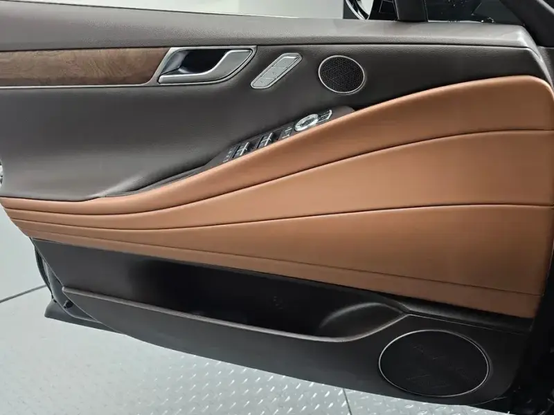 2023 Genesis G80 с пробегом 8 369 км