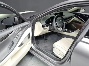 2023 Genesis G80 с пробегом 15 216 км