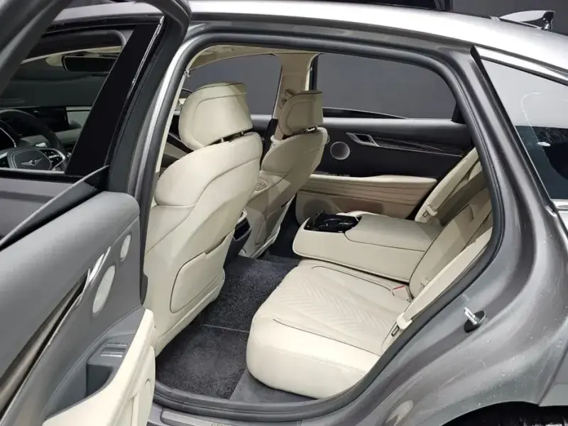 2023 Genesis G80 с пробегом 15 216 км
