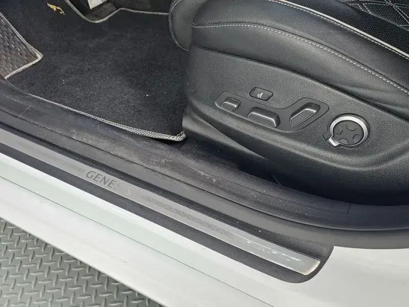 2023 Genesis G80 с пробегом 47 858 км
