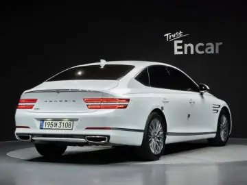 2023 Genesis G80 с пробегом 27 829 км
