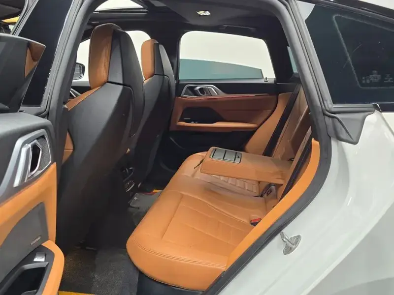 2022 BMW i4 с пробегом 111 589 км