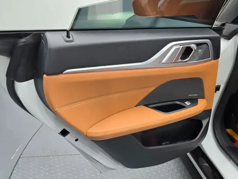 2022 BMW i4 с пробегом 111 589 км