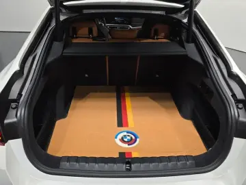 2022 BMW i4 с пробегом 111 589 км