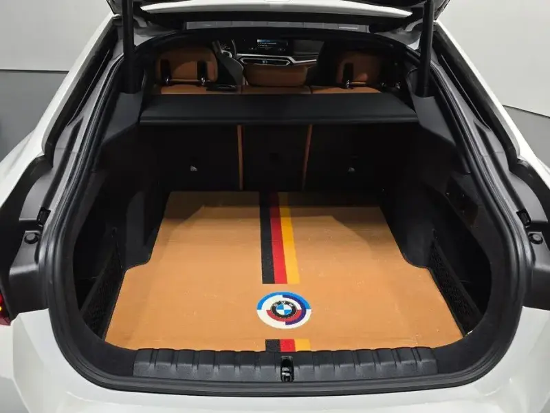 2022 BMW i4 с пробегом 111 589 км