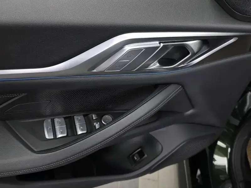 2022 BMW i4 с пробегом 35 316 км