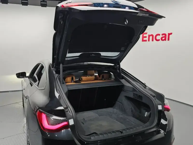 2022 BMW i4 с пробегом 157 898 км