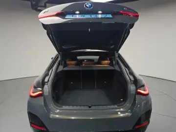 2024 BMW i4 с пробегом 36 983 км
