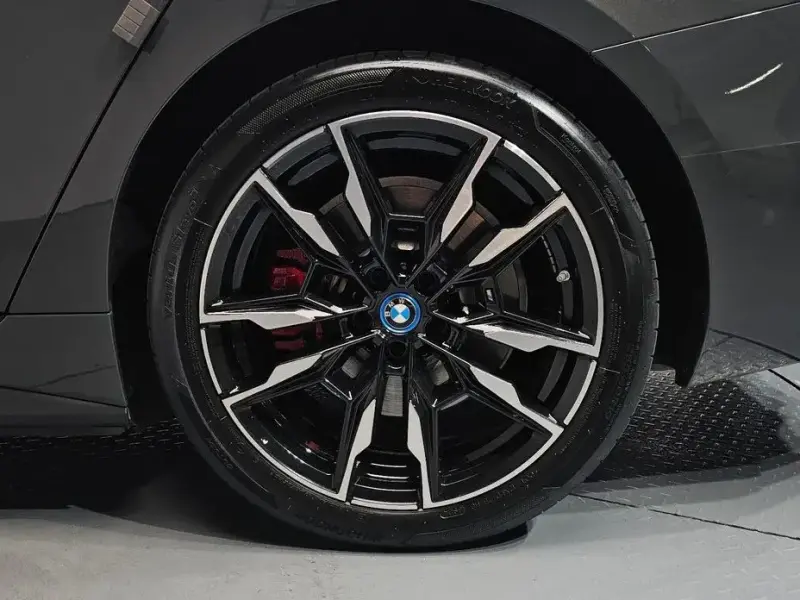 2024 BMW i4 с пробегом 36 983 км