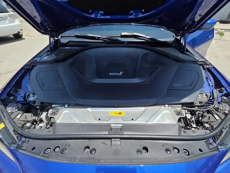2023 BMW i4 с пробегом 33 000 км