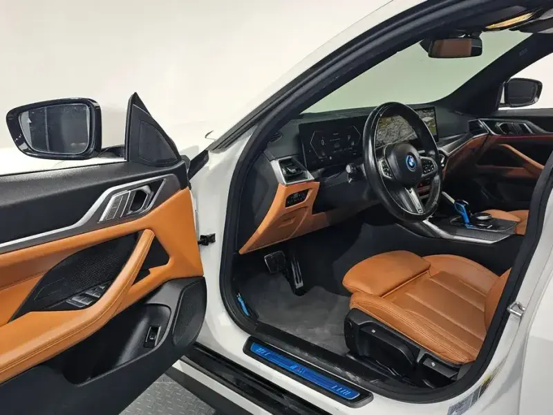 2022 BMW i4 с пробегом 63 207 км