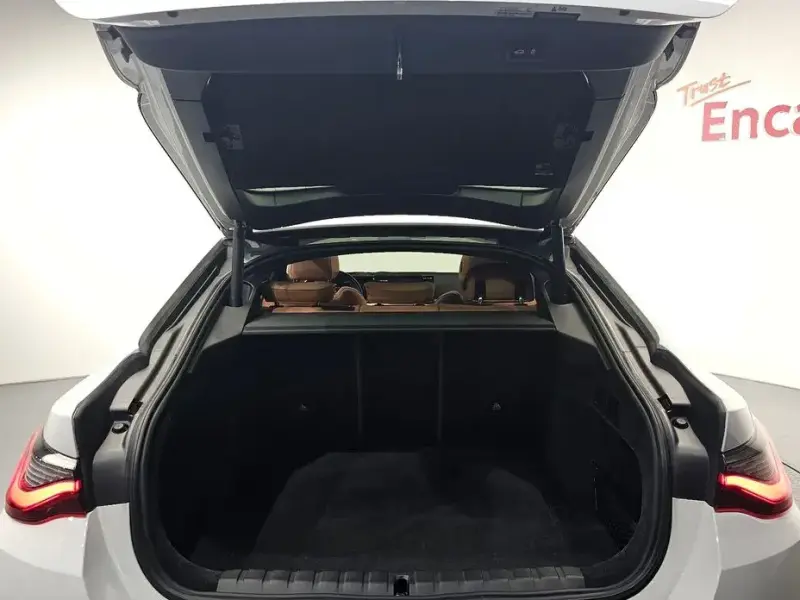 2022 BMW i4 с пробегом 63 207 км