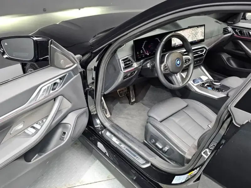 2023 BMW i4 с пробегом 14 627 км