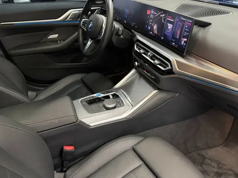 2024 BMW i4 с пробегом 35 880 км