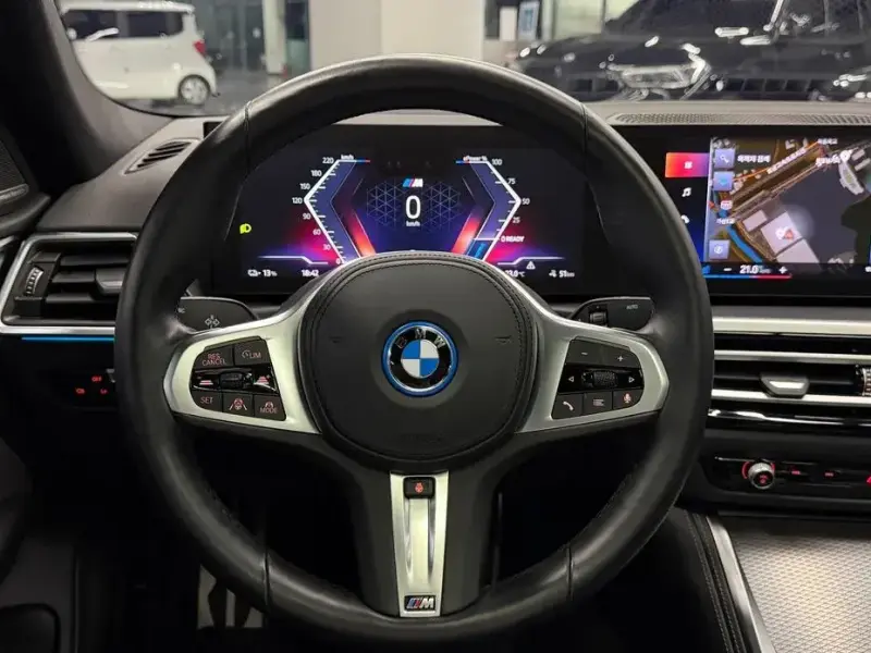 2024 BMW i4 с пробегом 35 880 км