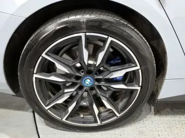 2022 BMW i4 с пробегом 119 100 км