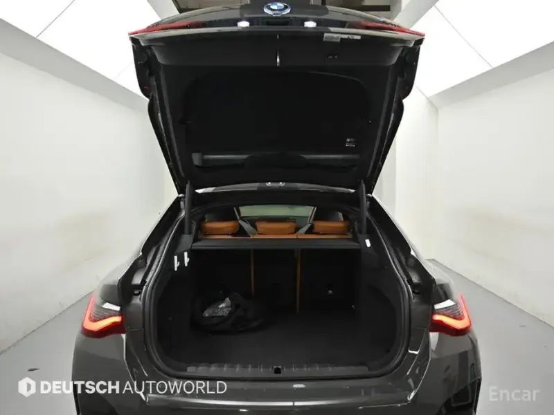 2023 BMW i4 с пробегом 76 819 км