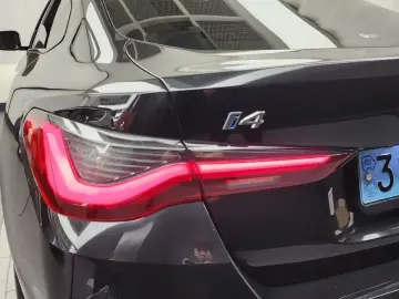 2022 BMW i4 с пробегом 68 060 км