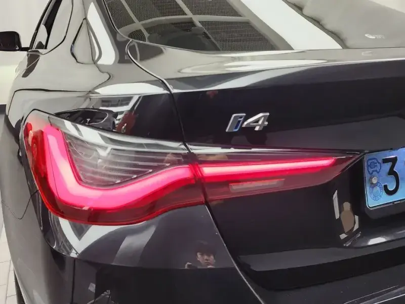 2022 BMW i4 с пробегом 68 060 км