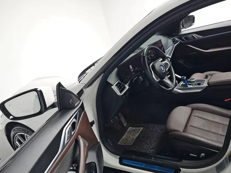 2023 BMW i4 с пробегом 24 766 км