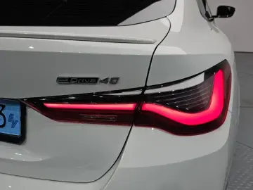 2023 BMW i4 с пробегом 24 766 км