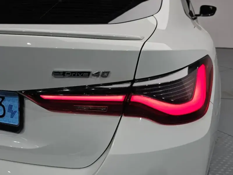 2023 BMW i4 с пробегом 24 766 км