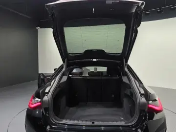 2022 BMW i4 с пробегом 46 102 км