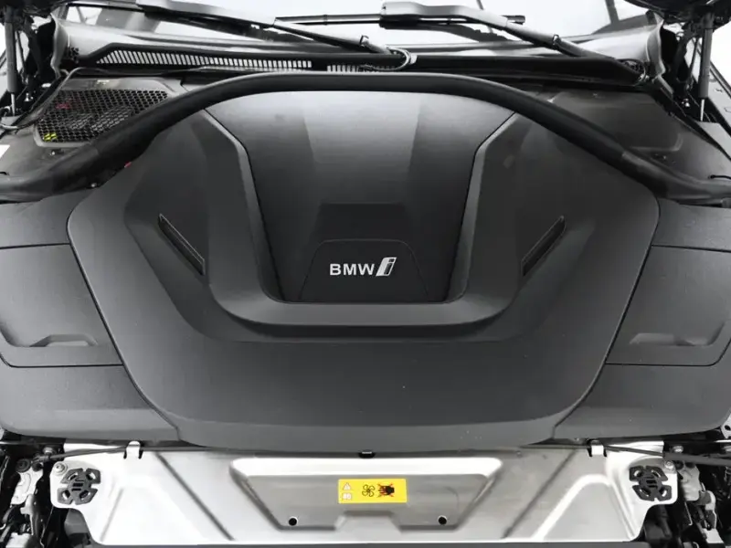 2024 BMW i4 с пробегом 10 358 км