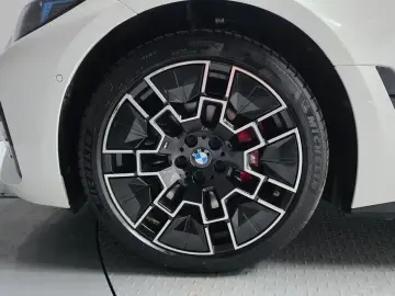 2025 BMW i4 с пробегом 17 183 км
