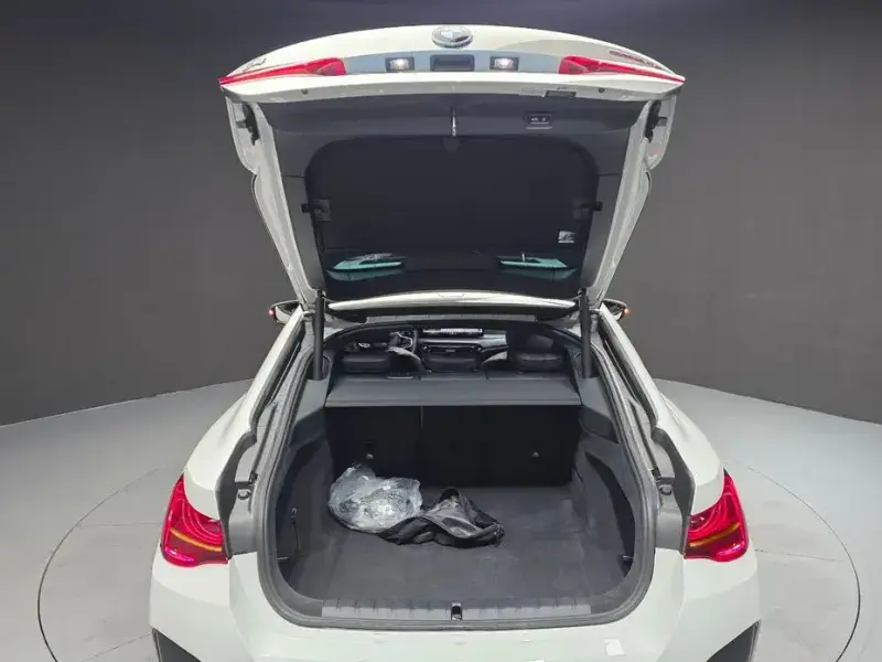 2025 BMW i4 с пробегом 17 183 км