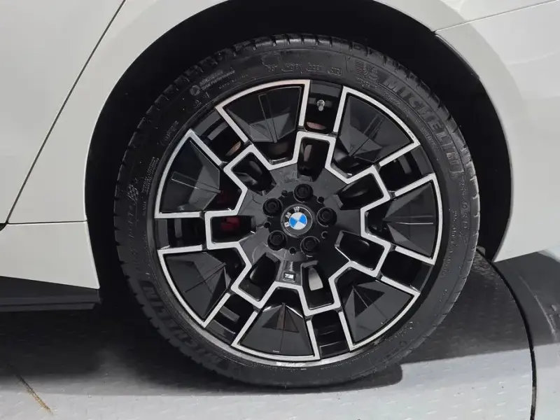 2025 BMW i4 с пробегом 17 183 км