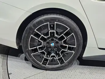 2025 BMW i4 с пробегом 19 329 км