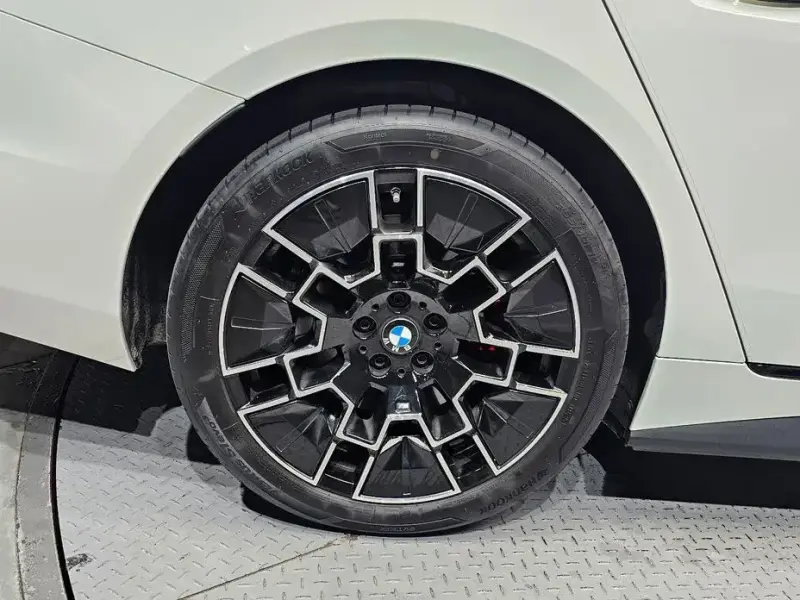 2025 BMW i4 с пробегом 19 329 км