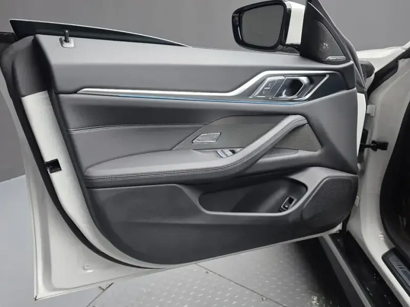 2025 BMW i4 с пробегом 17 183 км