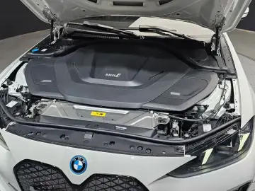 2025 BMW i4 с пробегом 19 329 км